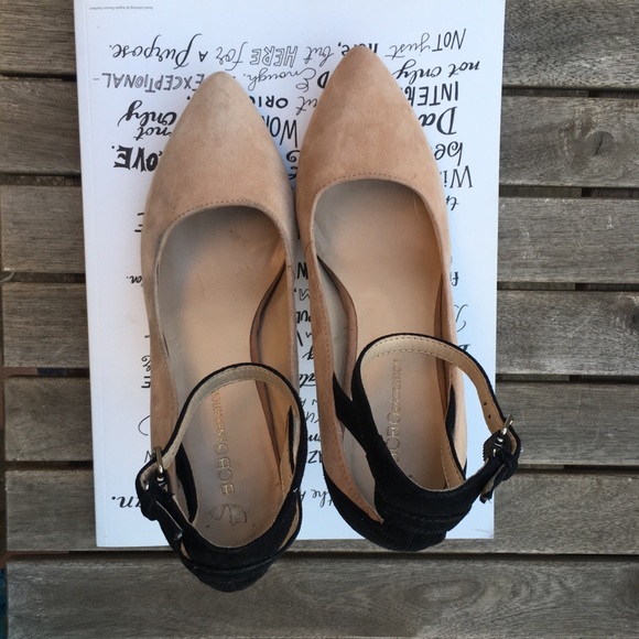 BCBG Generation Cream and Black Pumps - Picture 4 of 5